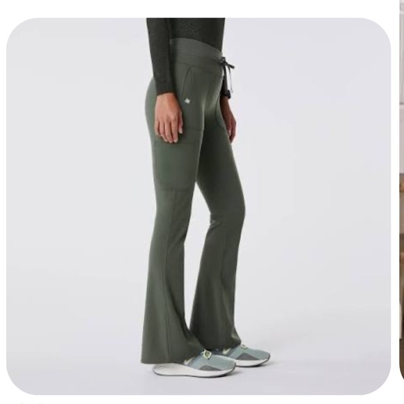 Figs High Waisted Seville Flare ScrubLegging - Picture 6 of 6